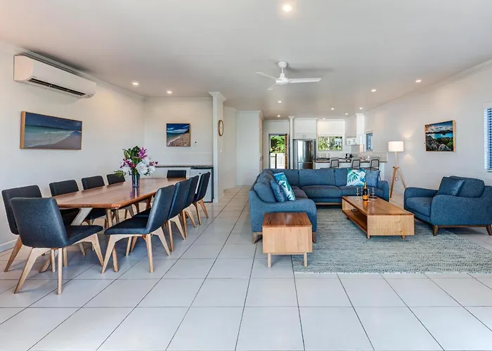 Blue Water Views 16 - 3 Bedroom Penthouse With Ocean Views